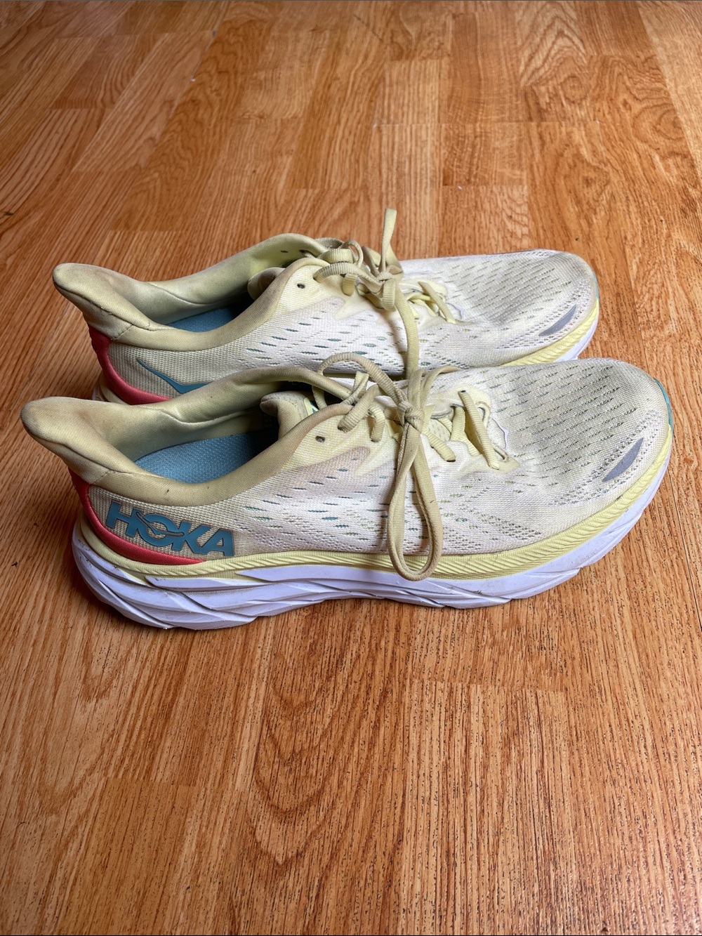 HOKA Clifton 8